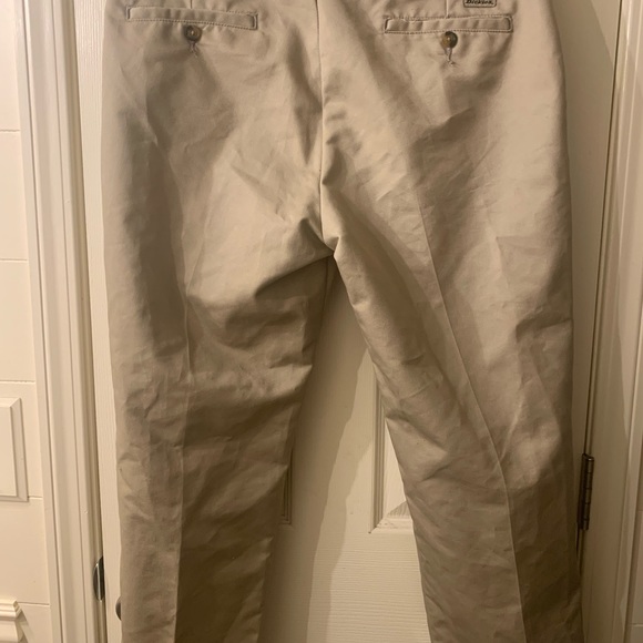 Mens Dickies Khakis Comfort Waist Pants Desert Sand Relaxed Taper 34x30 - Picture 2 of 7